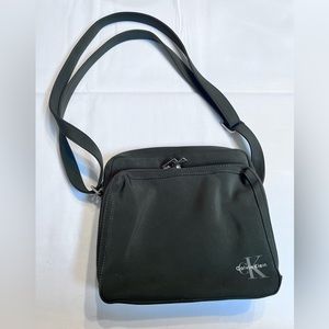 Pre-Owned Dark Green Calvin Klein Purse